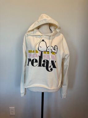 Peanuts Snoopy Women’s Cream Graphic Hoodie Cropped Sweatshirt, Size Medium, EUC